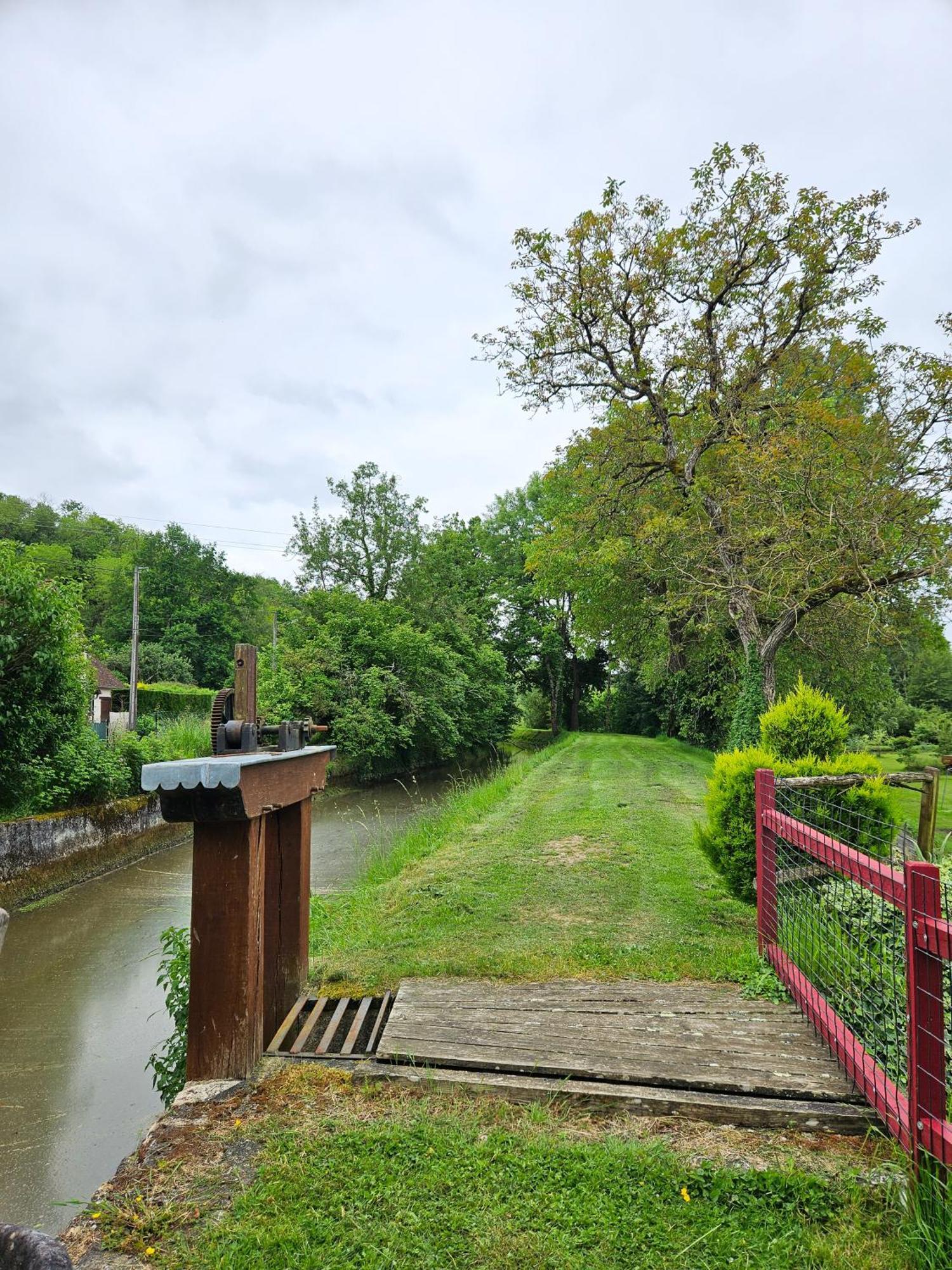 Moulin De Galerne, Le Gite Du Boulanger Seigy Eksteriør billede